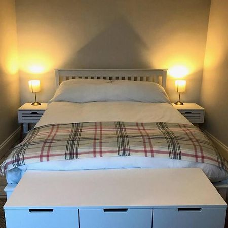 דירות Relax In Style In Edinburghs Buzzing West End מראה חיצוני תמונה